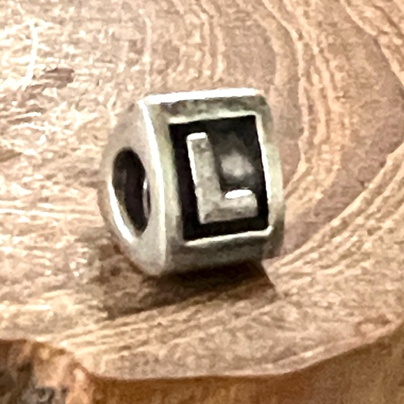 Pandora Block Letter L 💎🌸Retired🌸💎 Sterling Silver - Picture 2 of 5